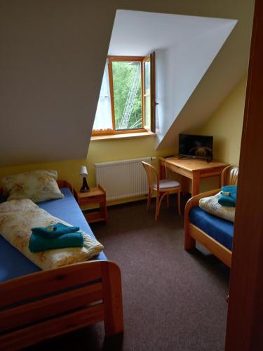 2 twin beds
