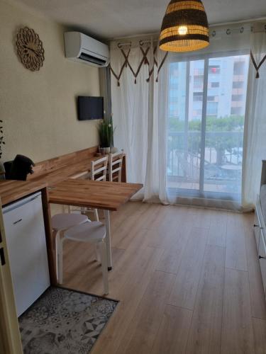 Studio cabine refait a neuf a 3 minutes a pied de la plage in Le Grau-du-Roi