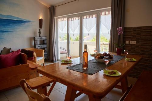 อาหารและเครื่องดื่ม, Maleluni in สเวติ วิด-มิโฮลยิเซ