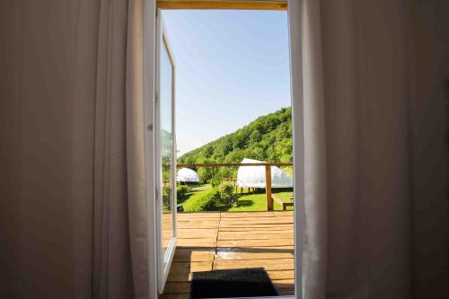 Sunrise Glamping Retreat in Targoviste