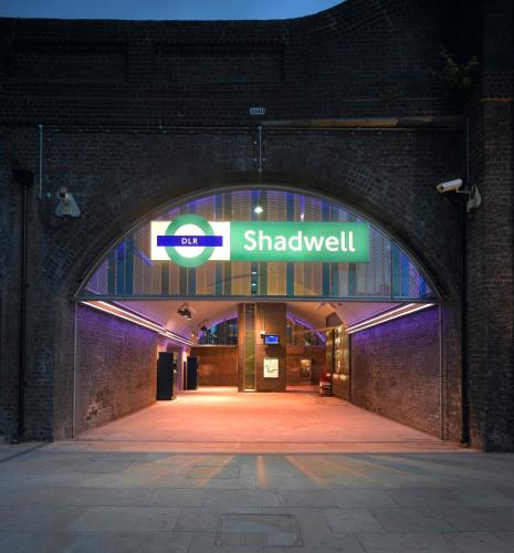 Dockside Hotel - image 4