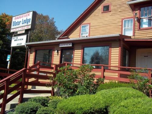 Naugatuck Motor Lodge - 출입구