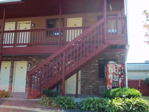 Naugatuck Motor Lodge - 출입구