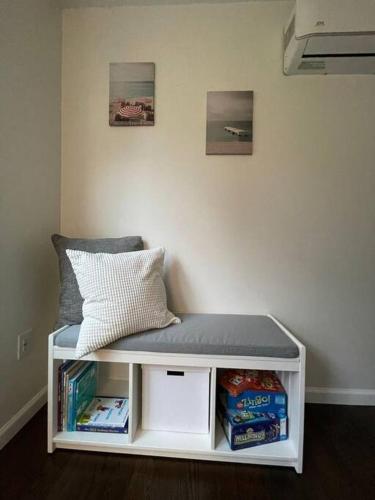 Shore Drive - 2 Bedroom/2 Bath/Bunk/Queen Oasis in Waterford, USA