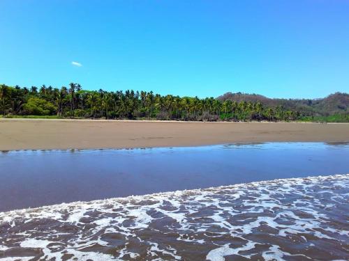 plage, Fully Furnished FAMILY JUNGLE TENT, Latino Glamping Paquera in Paquera