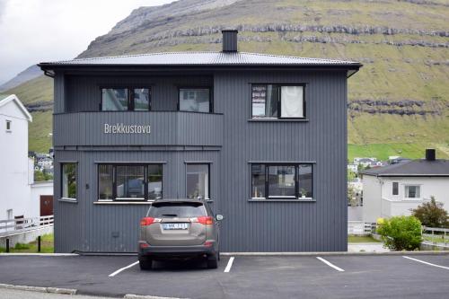 נוף חוץ, Brekkustova - Modern, cosy and spacious apartment in Klaksvík