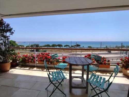  Beach Station just in front of the sea in Arenys de Mar