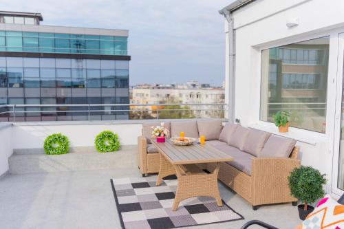 Penthouse with Huge Rooftop Terrace & City View, Bucharest