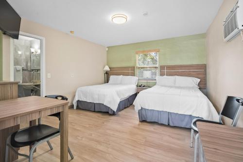 Tamiami Motel – Naples, FL