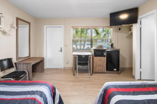 Tamiami Motel – Naples, FL