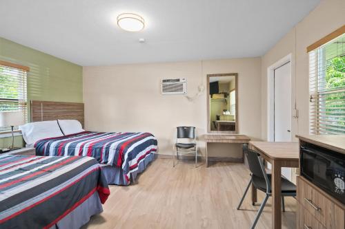 Tamiami Motel – Naples, FL