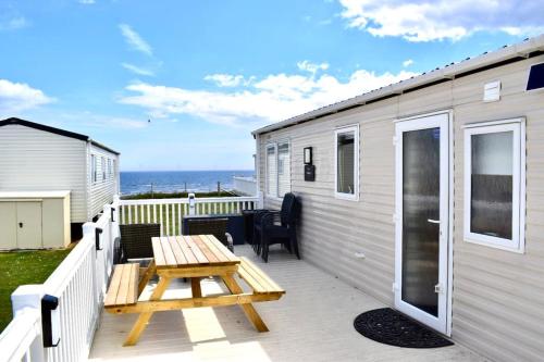 New Sea View Platinum Caravan with Huge Decking