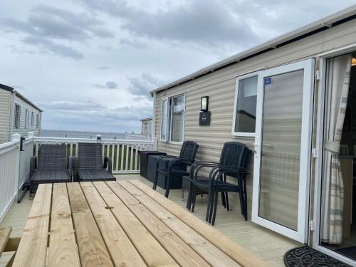 New Sea View Platinum Caravan with Huge Decking