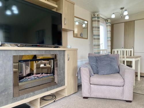 New Sea View Platinum Caravan with Huge Decking