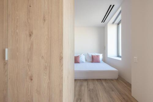 Apartment with Balcony image 10