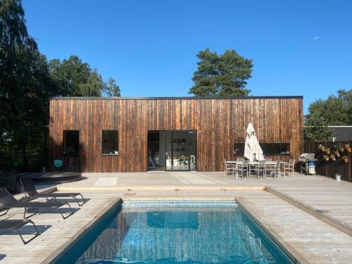Pool Spa Sauna and Beach Beddingestrand