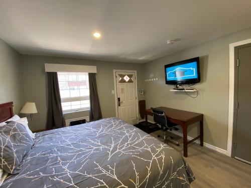 Lakeshore Suites Room Type - Standard King Room