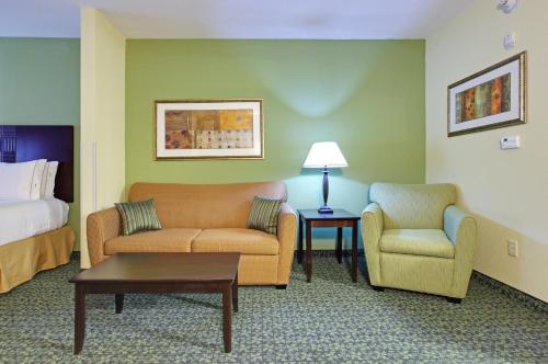 Holiday Inn Express & Suites Covington, an IHG Hotel