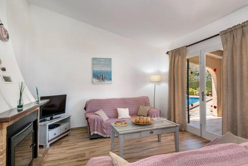 Three-Bedroom Villa image 2