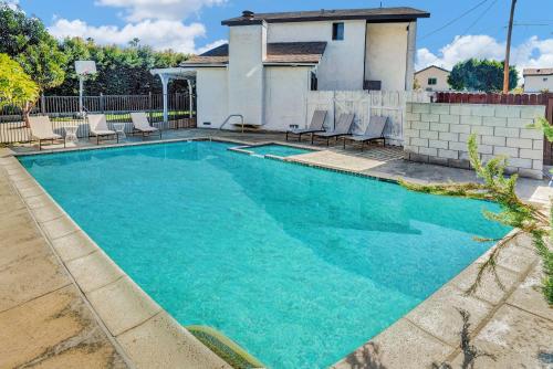 A Super Private LA home with Amazing Design and Pool & Spa