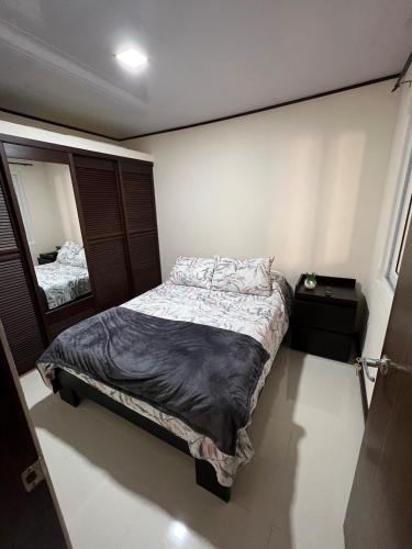 Guestroom, Fully equipped and furnished apartment and office in Pavas