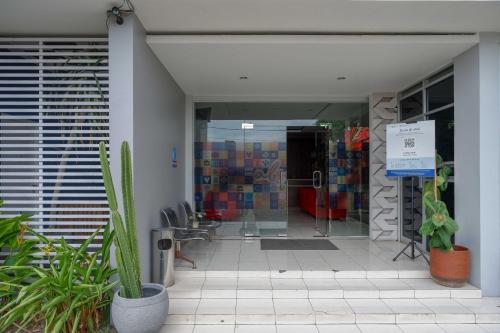 Pintu masuk, Sans Hotel Absari Yogyakarta in Kasihan