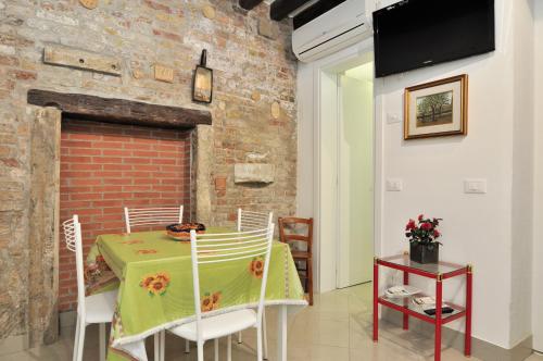 COZY APARTMENT NEAR RIALTO BRIDGE/ ST.MARK SQUARE, Venice