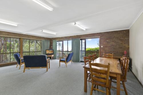 Bertram - BYO Linen, Lorne (photo 5)