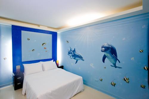 Standard Double Room with no Window image 2