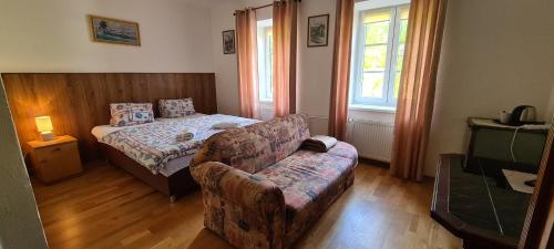 2 twin beds