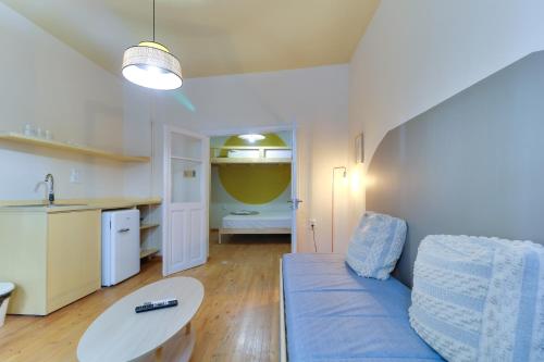 Studio with Balcony image 5