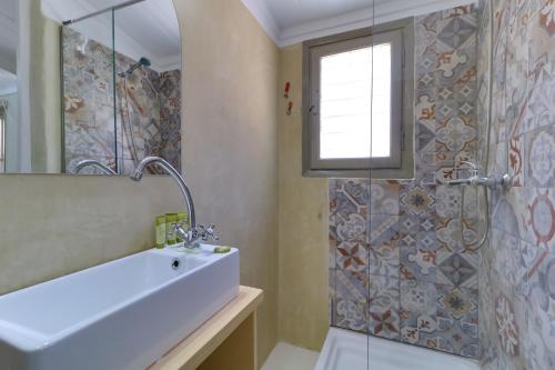 Double Room with Terrace image 6