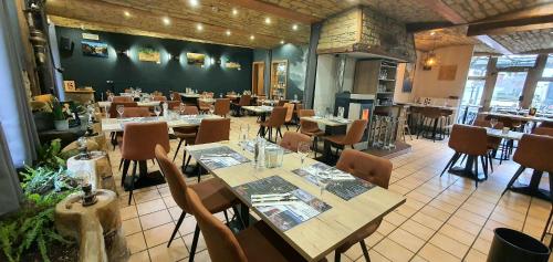 餐廳, 維埃耶費爾姆沙斯皮埃爾酒店 (La Vieille Ferme Chassepierre) in 弗洛朗維爾