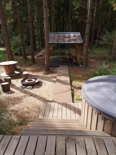 熱水浴池, Private cosy forest cabin in 因圖爾克
