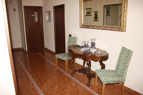 บริการและสิ่งอำนวยความสะดวก, Albergo Ristorante Punta Dell'Est in อิสเซโอ