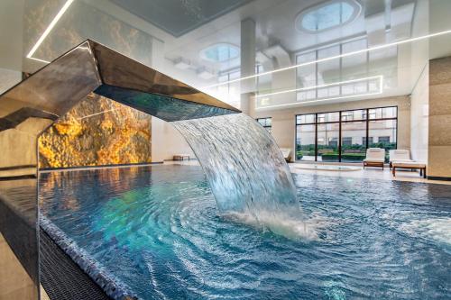 Басейн, Hotel Park Kajetany in Надажин