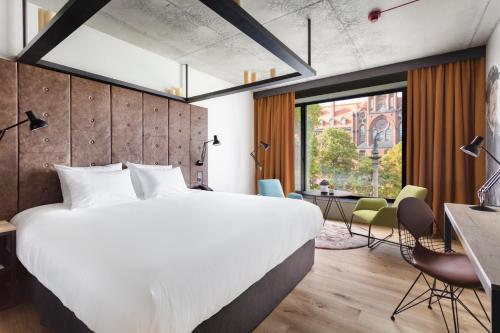 Deluxe King Room