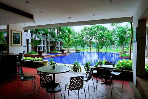 Restaurant, Amazing Resort Suite at Pulai Springs Resort near Paling Muo Cafe (Mee Bandung)