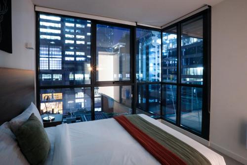 B&B Melbourne - Flinders Street Apartments - Bed and Breakfast Melbourne