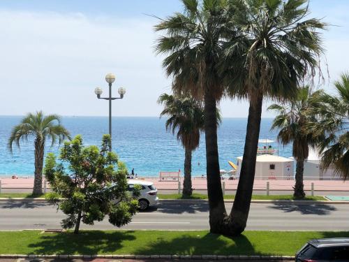 Luxe et charme Méditerranéen face à la promenade des Anglais 2