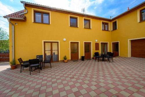 Apartmany Zavetri in Plzen 8