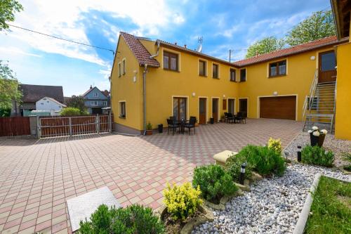 Apartmany Zavetri in Plzen 8