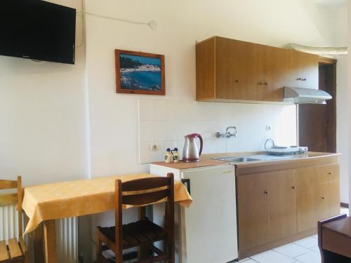  Apartments Magda in Polychrono