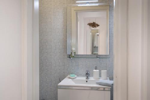One-Bedroom Apartment image 10