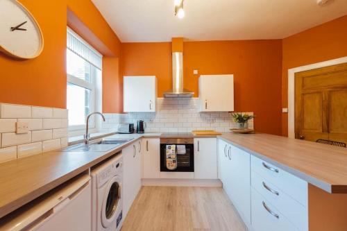 Konyha, The Riverside Apartment (free parking) in Észak-Stirling