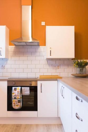 Konyha, The Riverside Apartment (free parking) in Észak-Stirling