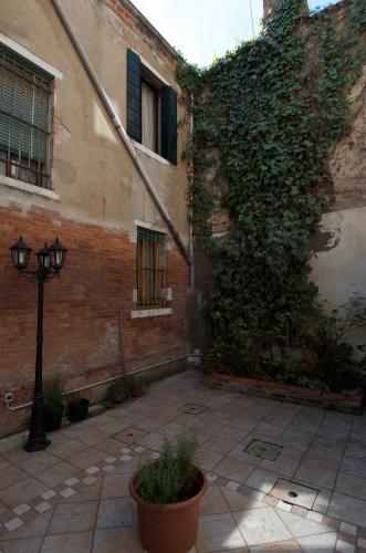 Al Portico Guest House - image 5