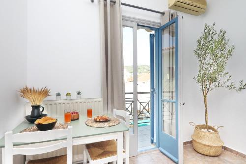 Apartment with Mountain View image 5