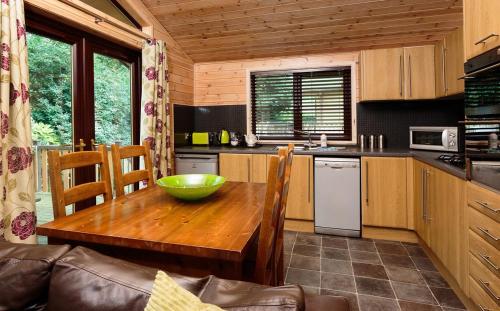 4 Berth Luxury Wooden Lodge with Hot Tub