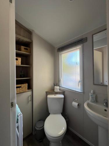 Sunnycott Caravan Park - image 10